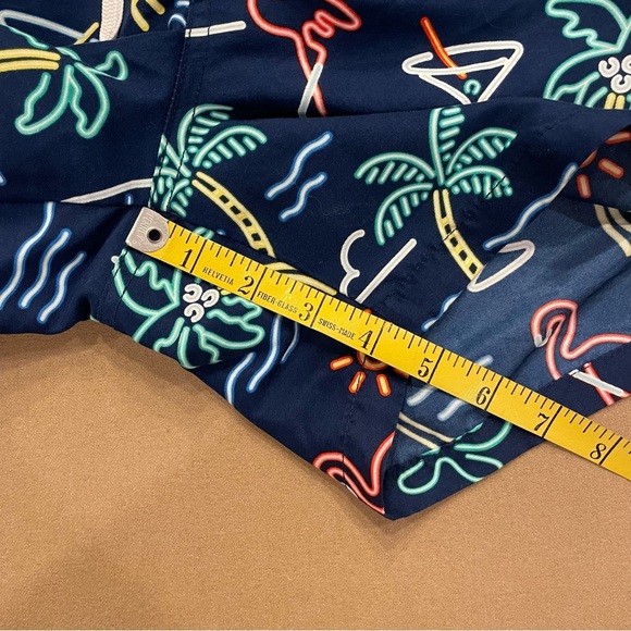 Chubbies The Neon Lights Swim Trunks With Built-In Mesh Brief Liner Size Medium - Picture 9 of 9